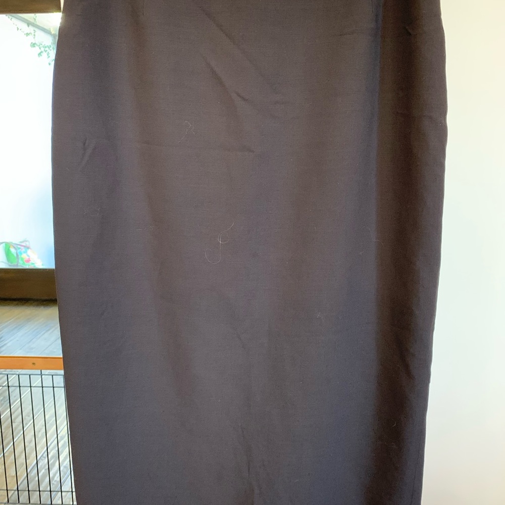 Anne Klein pencil mid-calf skirt with back vent. Great condition